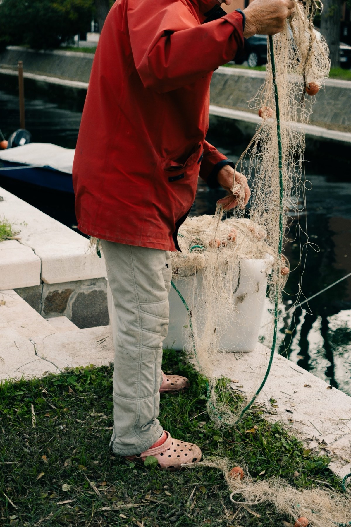 Pescatore con reti — Street Photography